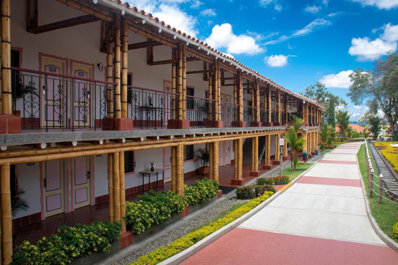 Hotel Campestre Las Camelias Pueblo Tapao Bagian luar foto